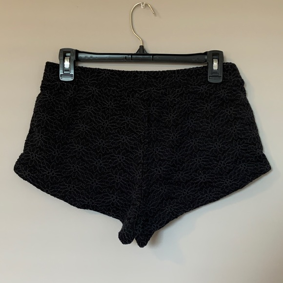 Black lace shorts - Picture 2 of 4